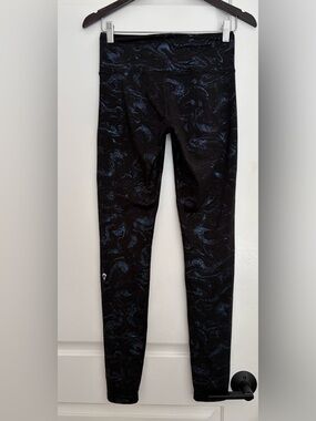 IVIVVA BY LULULEMON Black Leggings with Subtle Blue Accent Print (14)